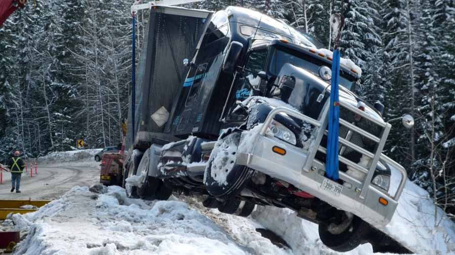 纪录片《公路事故救援行动 Highway Thru Hell 2022》[1080/MKV][第9季全18集 英语无字 官方纯净版][32.1G][百度网盘]