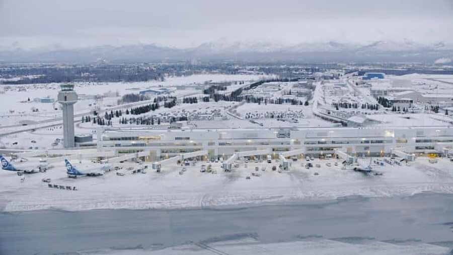 纪录片《阿拉斯加冰上机场 Ice Airport Alaska 2022》[1080P/MKV][第3季全8集 英语中英双字 官方纯净版][12.1G][百度网盘]