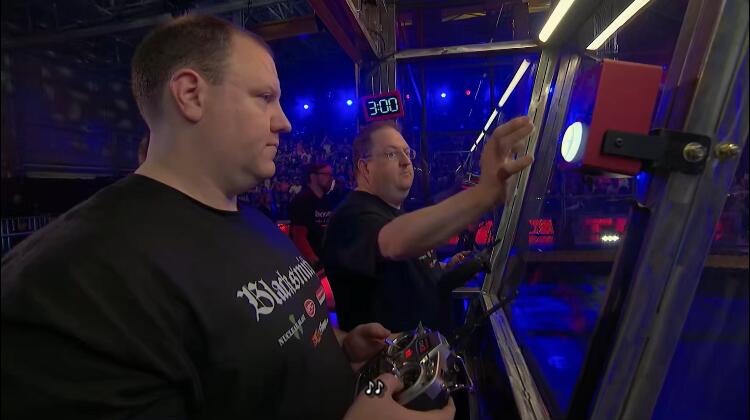 纪录片《机器人大战/博茨大战 BattleBots》[1080P][第三季共20集 英语中字][百度网盘]